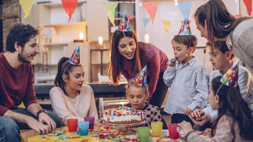 כך תכתבו ברכה מרגשת ליום הולדת